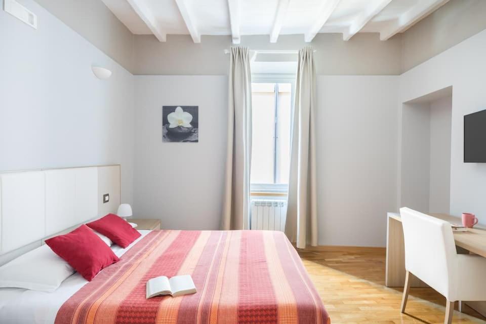Spanish Steps House Vittoria Рим Екстер'єр фото