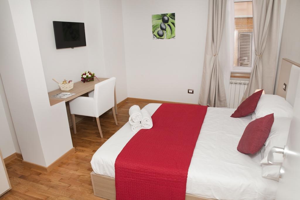 Spanish Steps House Vittoria Рим Номер фото