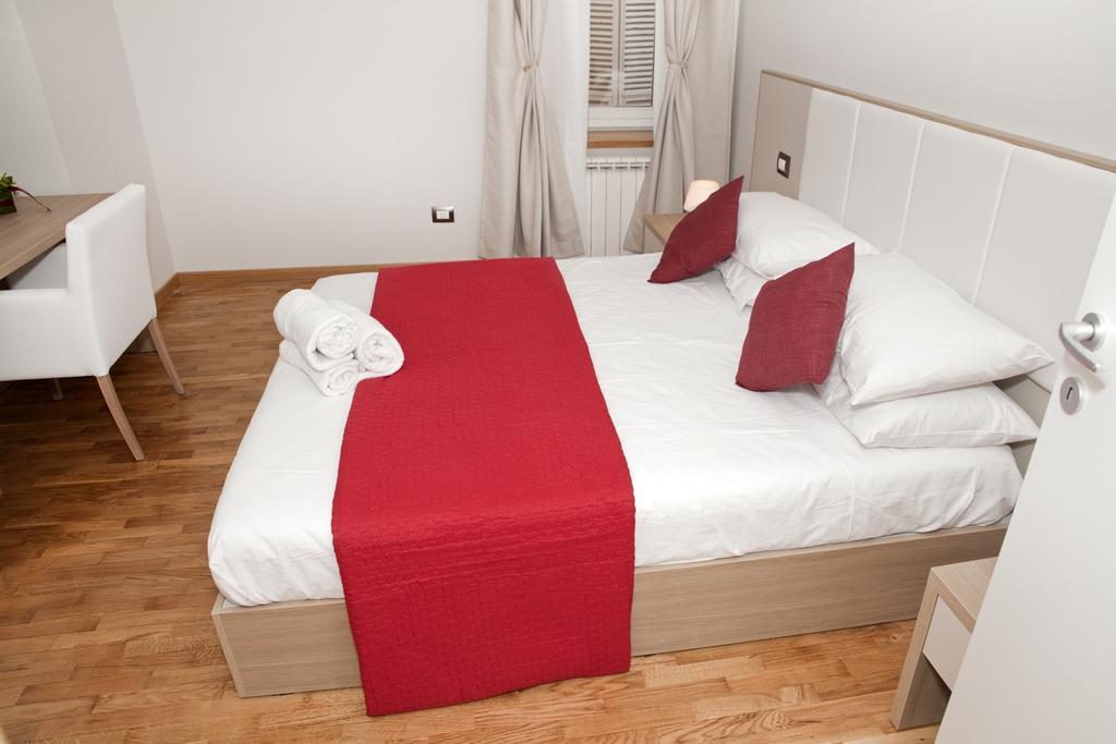 Spanish Steps House Vittoria Рим Номер фото